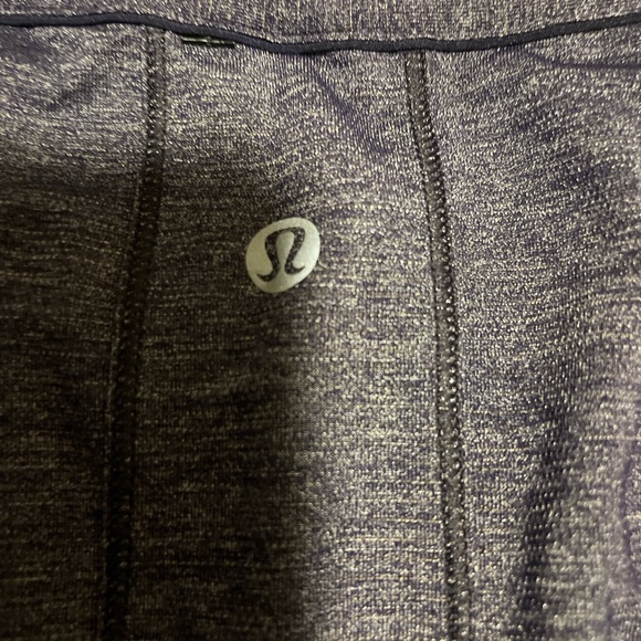 Cute crop lululemon tank top - Picture 2 of 3